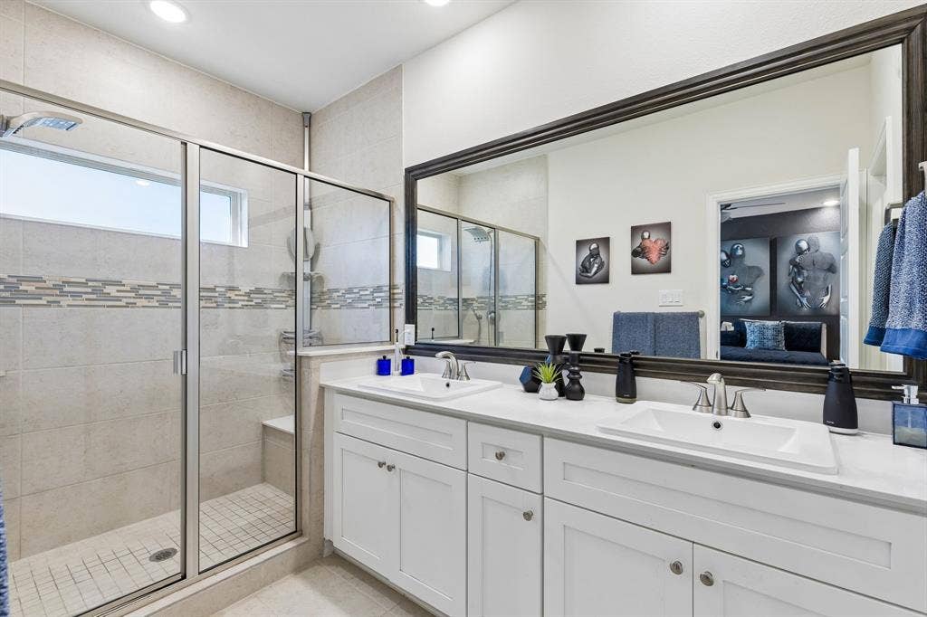 4308 Henderson Avenue, North Richland Hills, TX 76180 Large Primary Bathroom