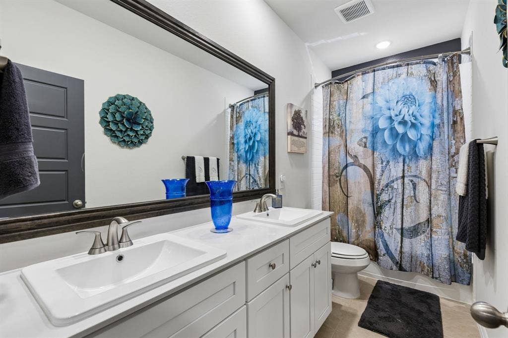 4308 Henderson Avenue, North Richland Hills, TX 76180 Full Bath for the Second Bedroom
