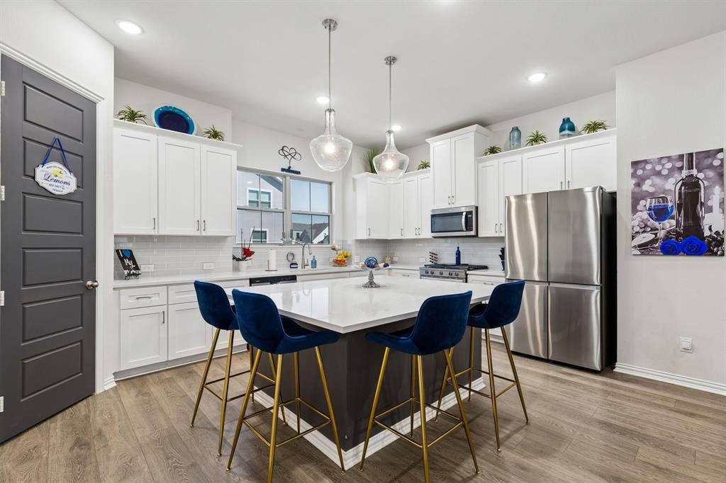 4308 Henderson Avenue, North Richland Hills, TX 76180 Large Kitchen Island