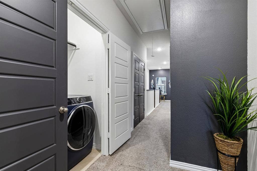 4308 Henderson Avenue, North Richland Hills, TX 76180 Full-Size Washer/Dryer Area