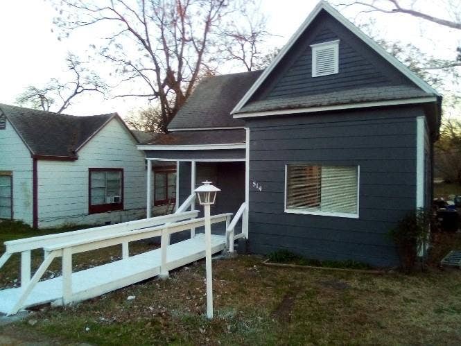 Property photo for 514 E Sears Street, Denison, TX