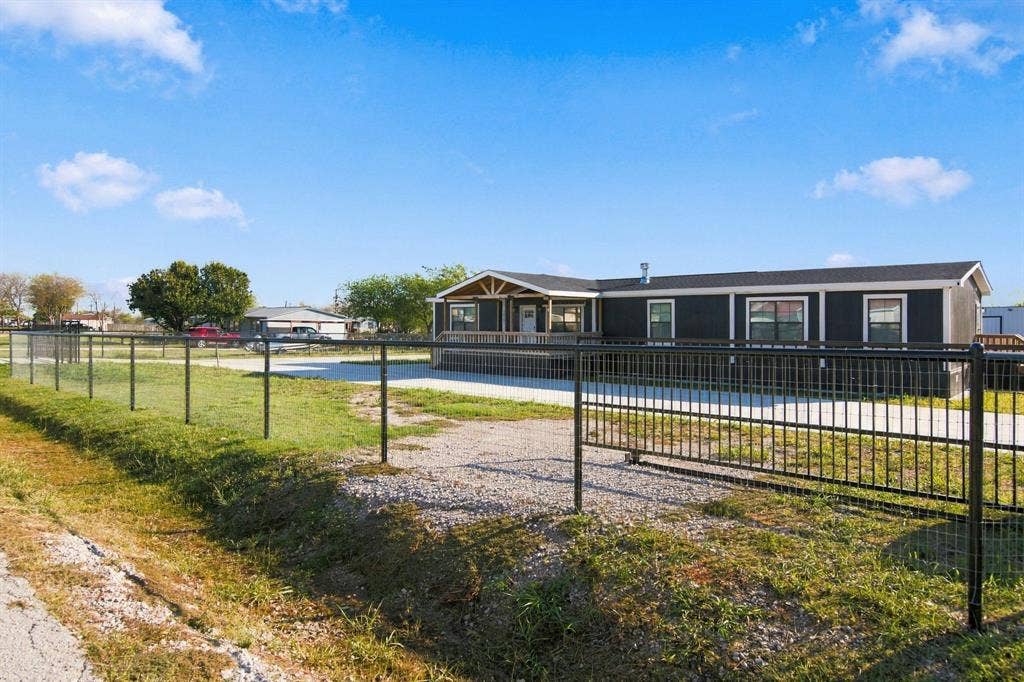 18061 CINDY Lane, Justin, TX 76247 18061 CINDY Lane, Justin, TX 76247