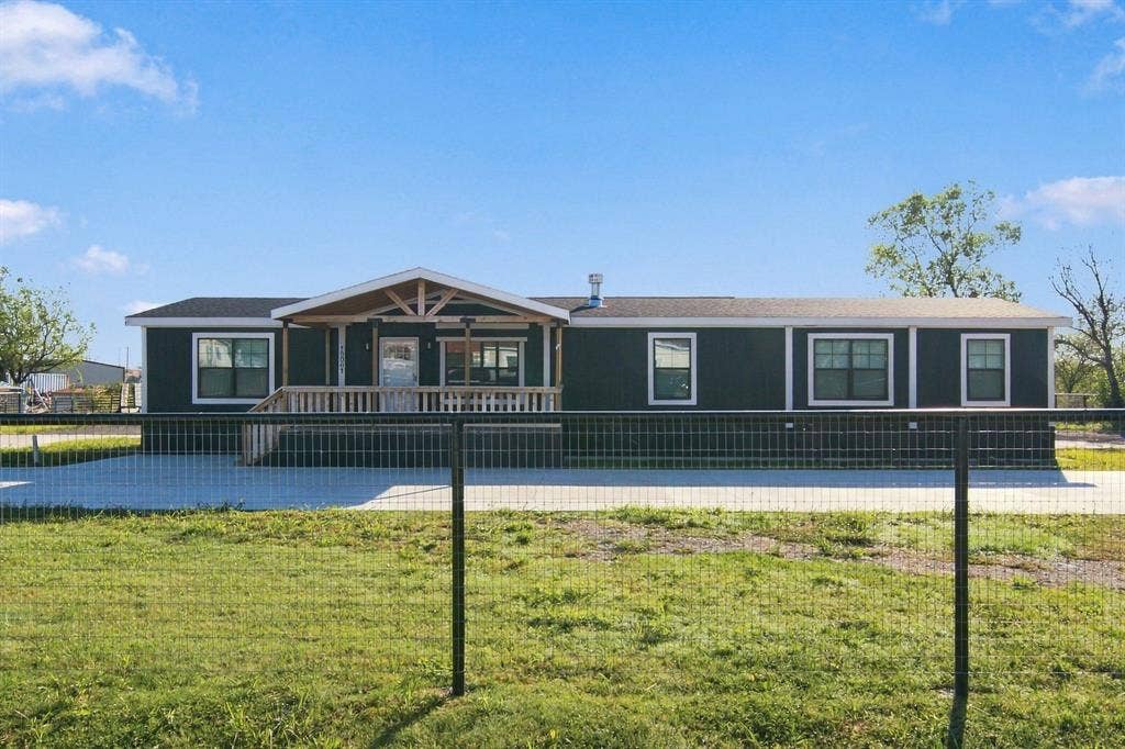 18061 CINDY Lane, Justin, TX 76247 18061 CINDY Lane, Justin, TX 76247