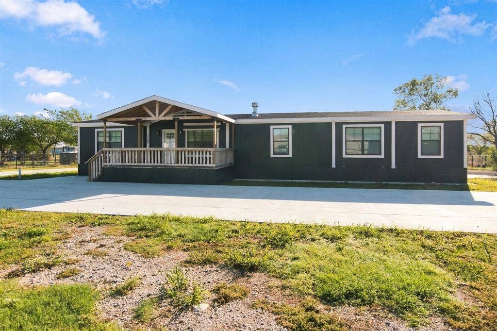 18061 CINDY Lane, Justin, TX 76247 18061 CINDY Lane, Justin, TX 76247