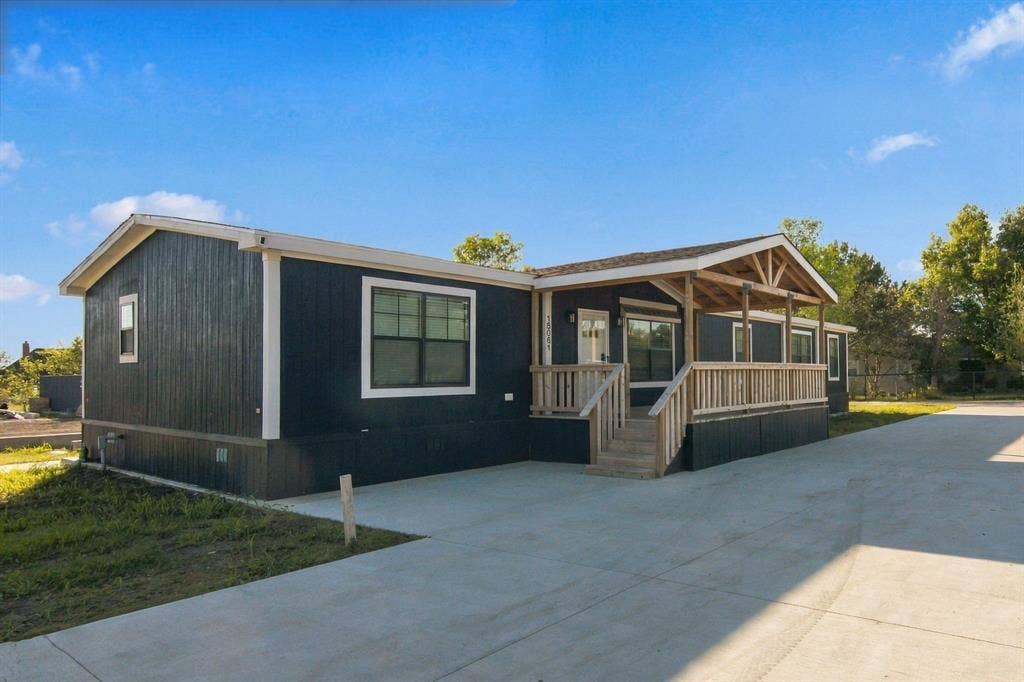 18061 CINDY Lane, Justin, TX 76247 18061 CINDY Lane, Justin, TX 76247