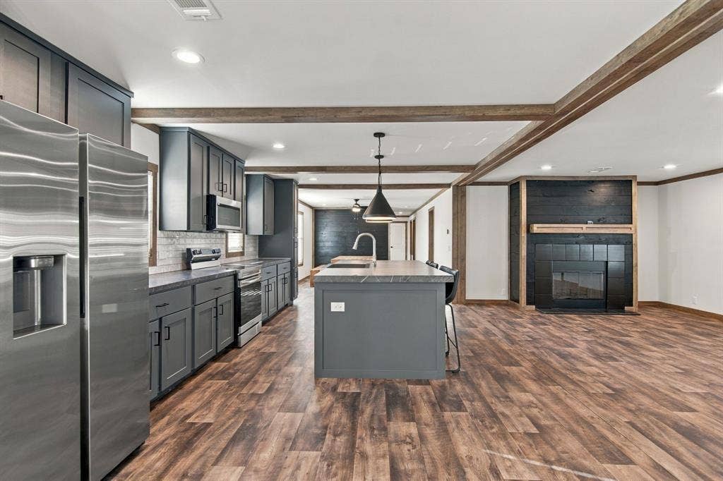 18061 CINDY Lane, Justin, TX 76247 18061 CINDY Lane, Justin, TX 76247