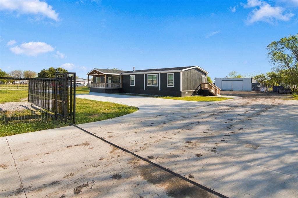 18061 CINDY Lane, Justin, TX 76247 18061 CINDY Lane, Justin, TX 76247
