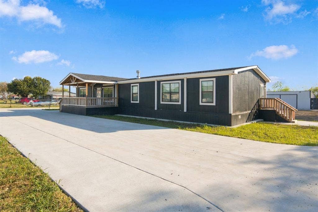 18061 CINDY Lane, Justin, TX 76247 18061 CINDY Lane, Justin, TX 76247