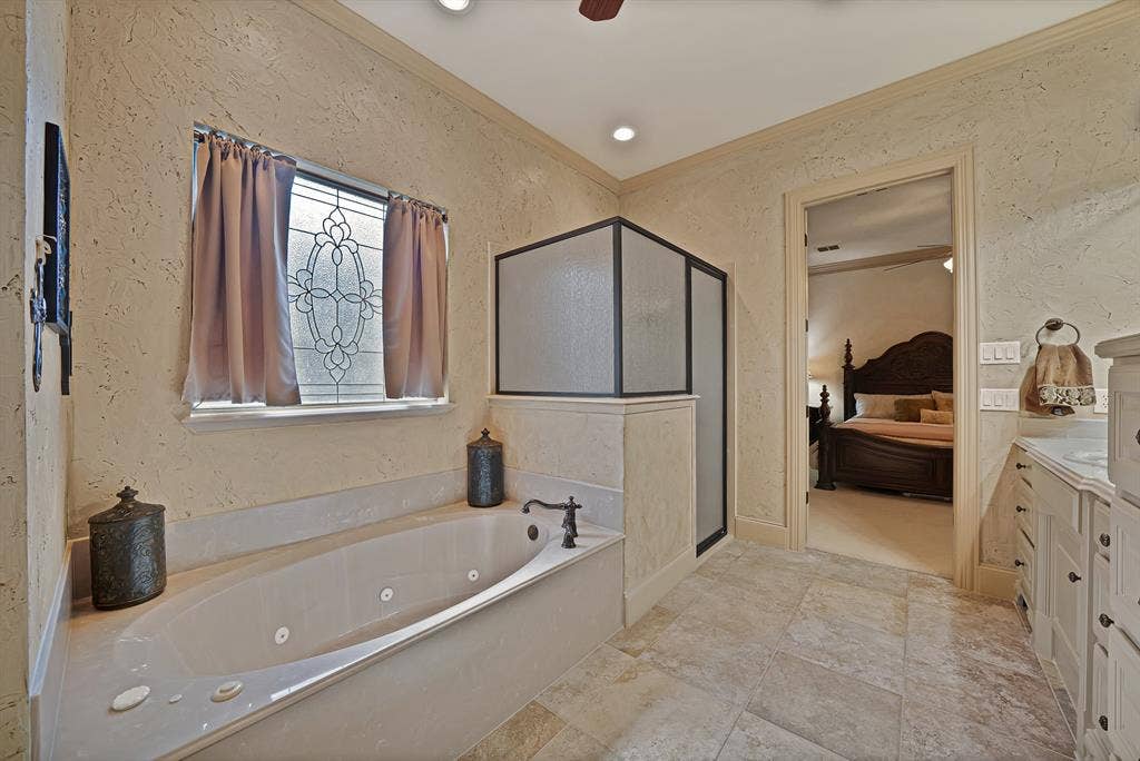 1408 St Tropez Lane, Arlington, TX 76013 1408 St Tropez Lane, Arlington, TX 76013