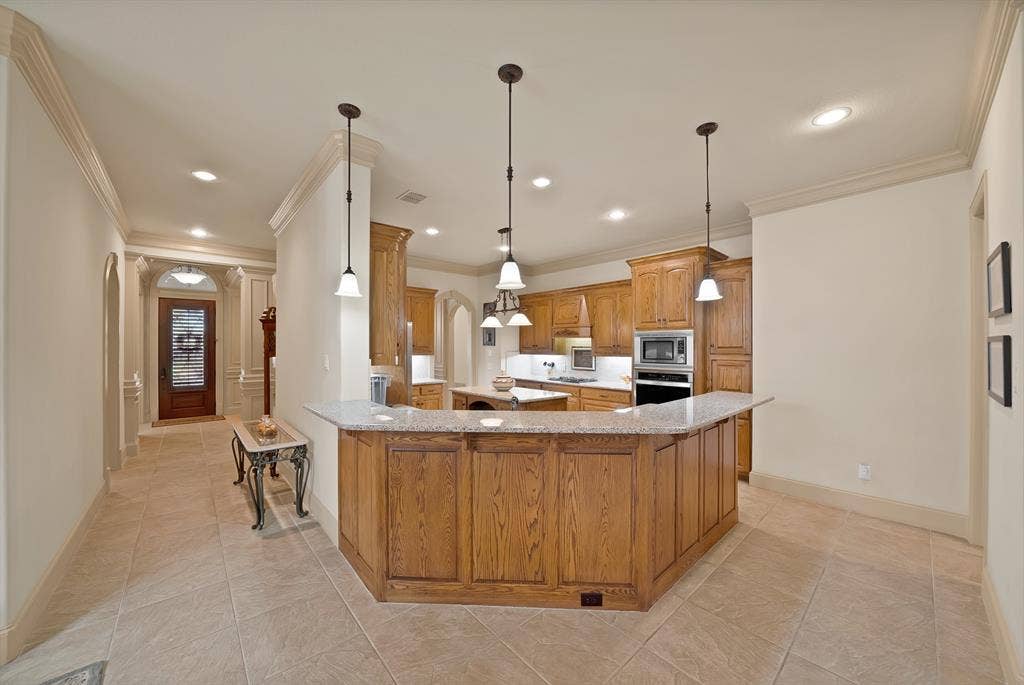 1408 St Tropez Lane, Arlington, TX 76013 1408 St Tropez Lane, Arlington, TX 76013