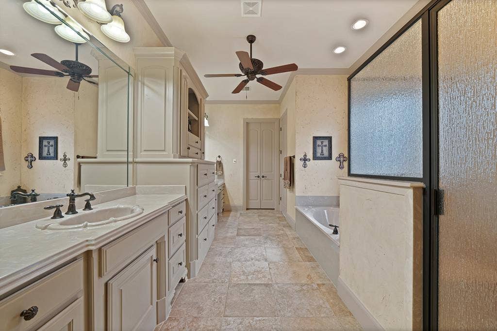 1408 St Tropez Lane, Arlington, TX 76013 1408 St Tropez Lane, Arlington, TX 76013