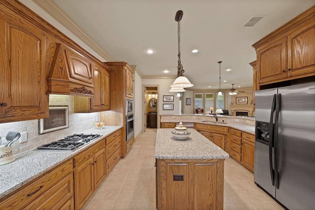 1408 St Tropez Lane, Arlington, TX 76013 1408 St Tropez Lane, Arlington, TX 76013