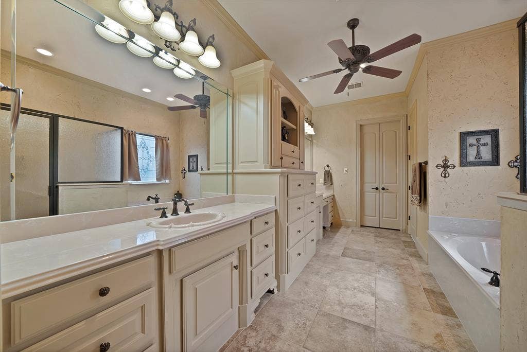 1408 St Tropez Lane, Arlington, TX 76013 1408 St Tropez Lane, Arlington, TX 76013
