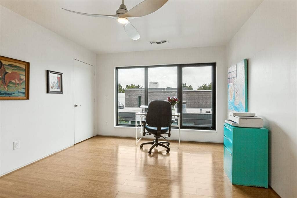 31 Vanguard Way, Dallas, TX 75243
