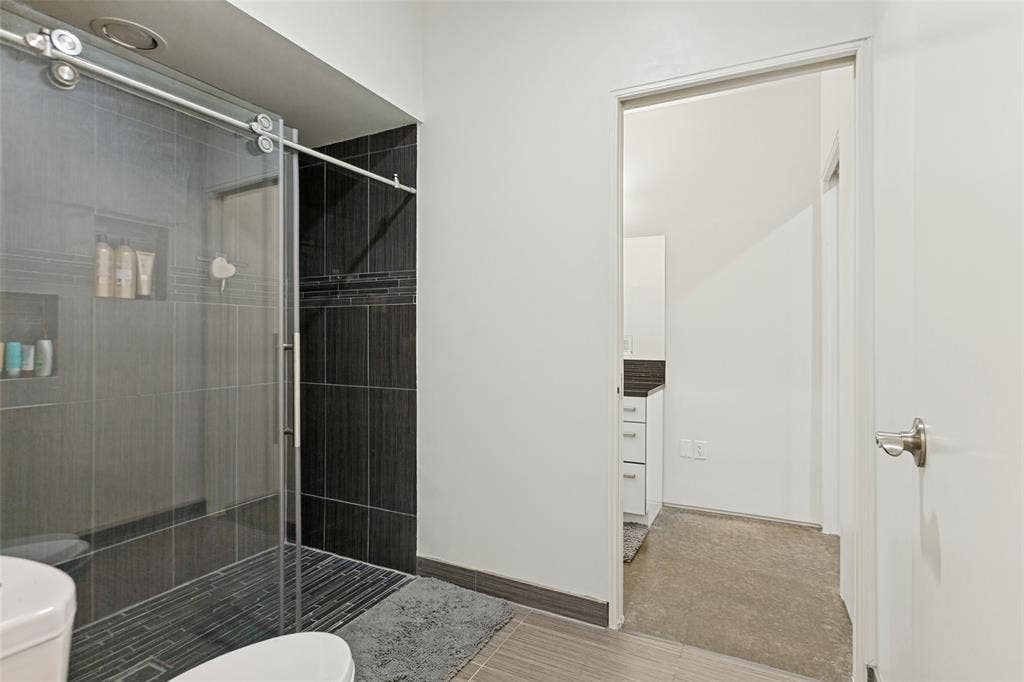 31 Vanguard Way, Dallas, TX 75243