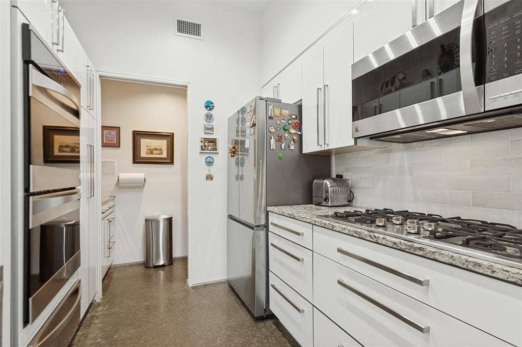 31 Vanguard Way, Dallas, TX 75243