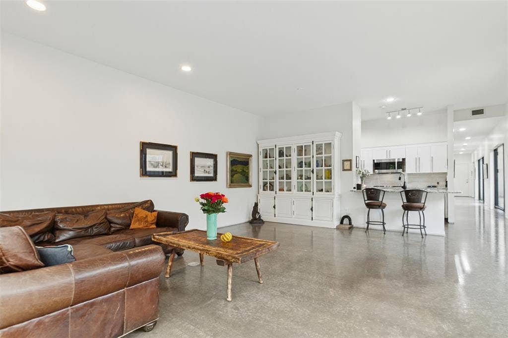 31 Vanguard Way, Dallas, TX 75243