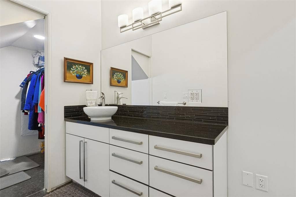 31 Vanguard Way, Dallas, TX 75243
