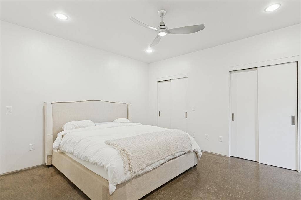 31 Vanguard Way, Dallas, TX 75243