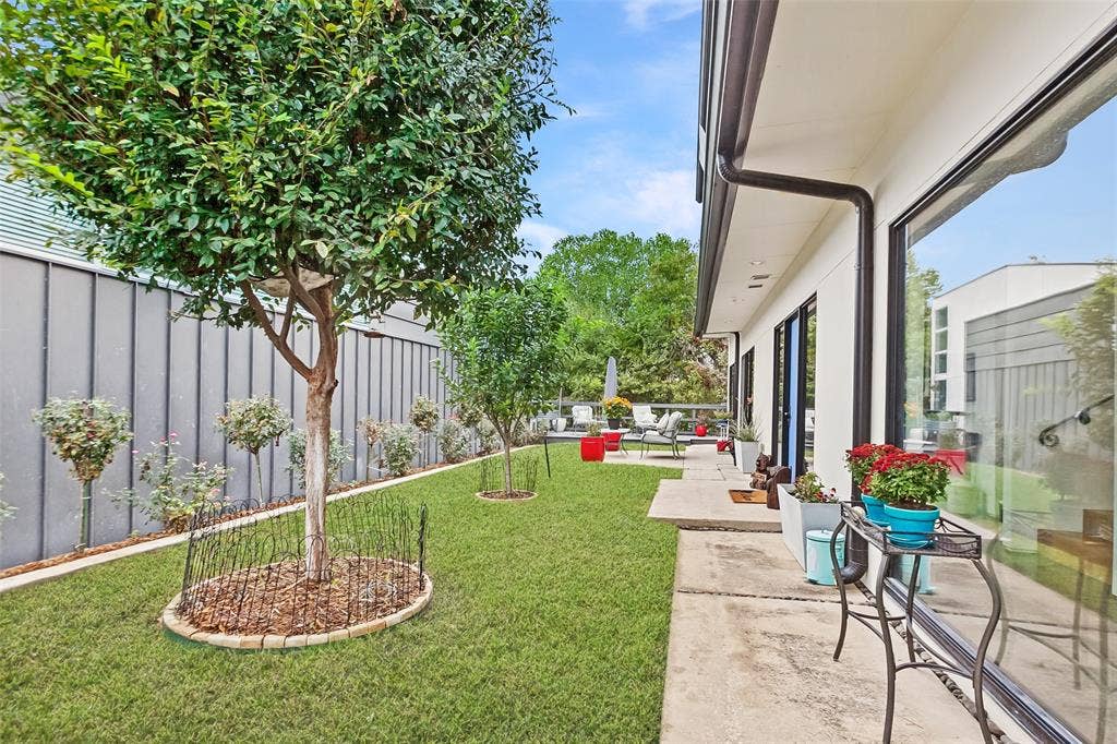 31 Vanguard Way, Dallas, TX 75243