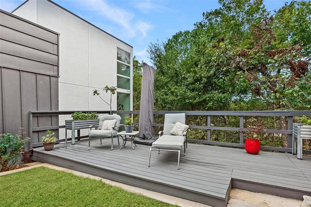 31 Vanguard Way, Dallas, TX 75243