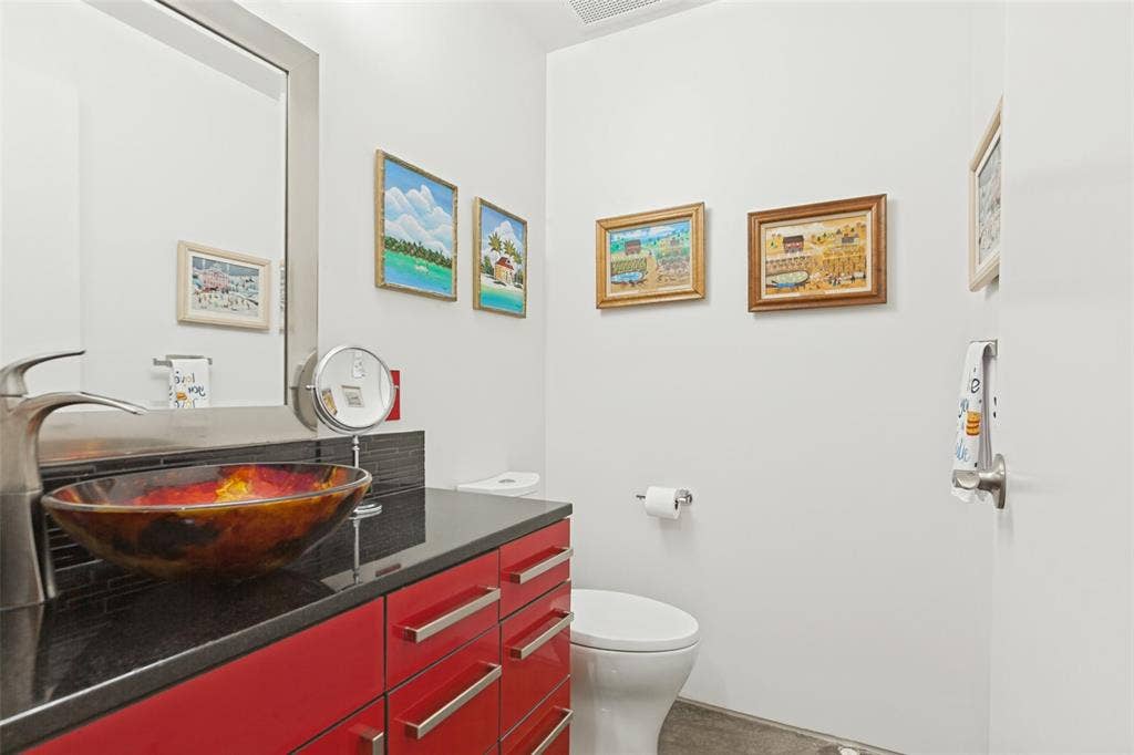 31 Vanguard Way, Dallas, TX 75243