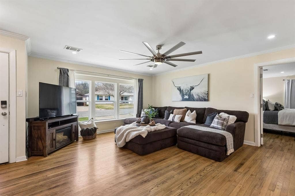 1401 N Highland Avenue, Sherman, TX 75092