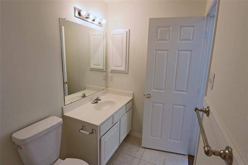 Private bathroom for the fourth bedroom