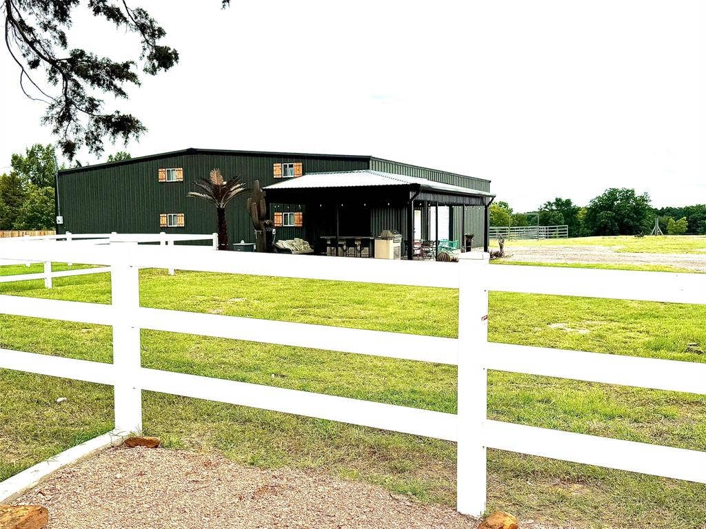 8690 E FM 922 Highway, Valley View, TX 76272