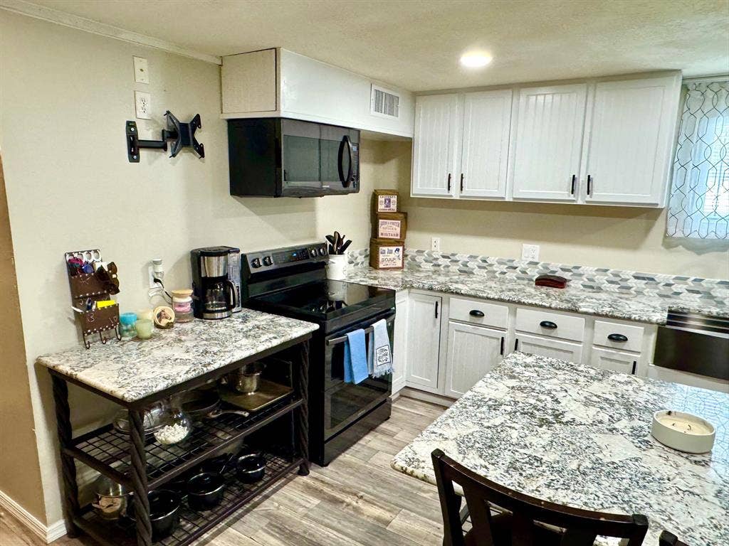 Oven with extended counter