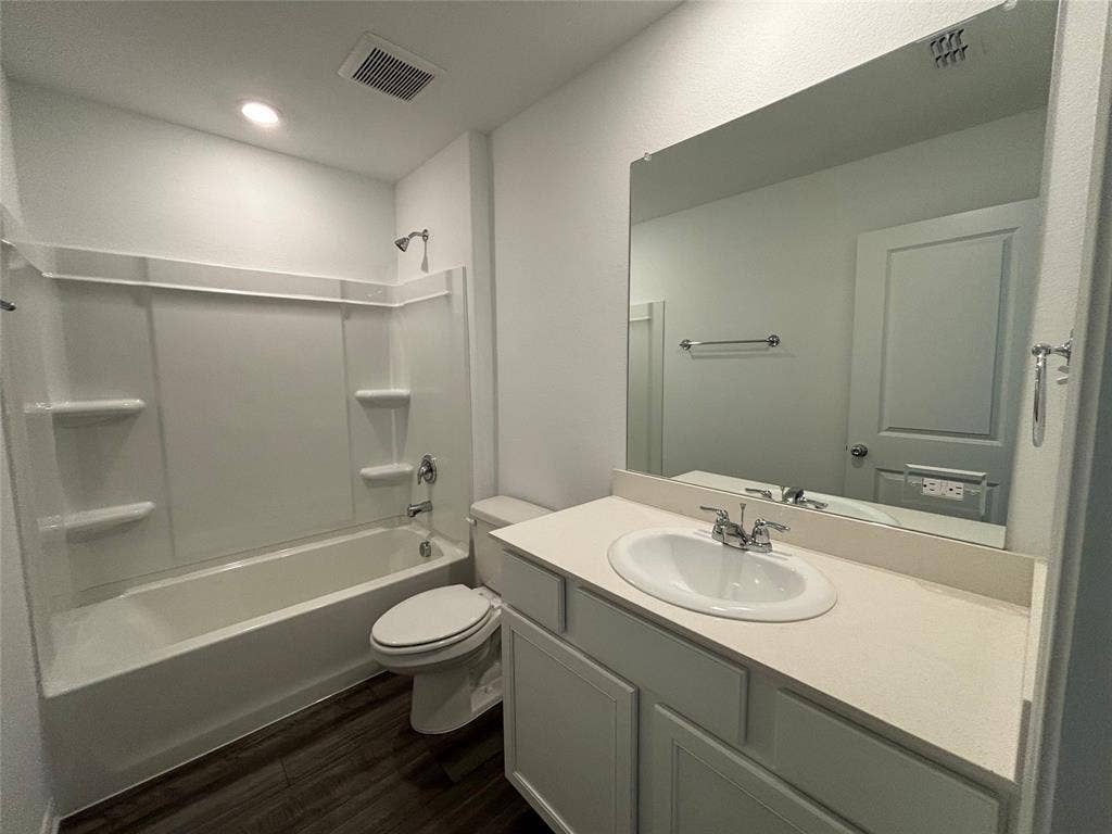 Full bath serving the 3 separate bedrooms