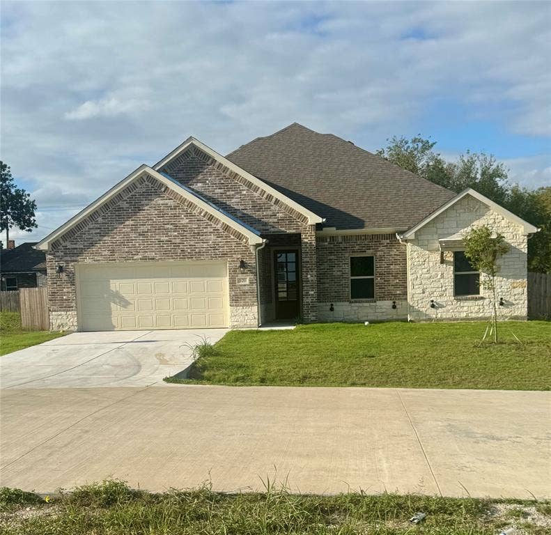 320 E Marshall Court, Palmer, TX 75152 320 E Marshall Court, Palmer, TX 75152