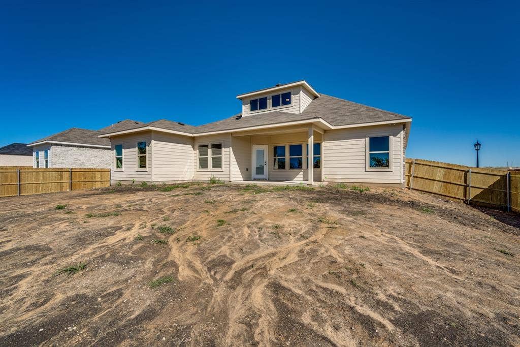 320 E Marshall Court, Palmer, TX 75152 320 E Marshall Court, Palmer, TX 75152