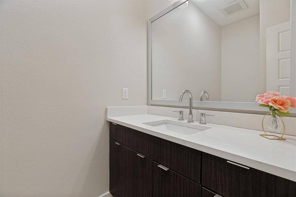 1596 Fiji Street, Dallas, TX 75203