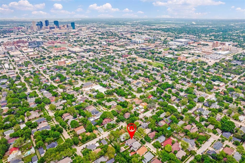 1810 5th Avenue, Fort Worth, TX 76110 Walking distance to Magnolia