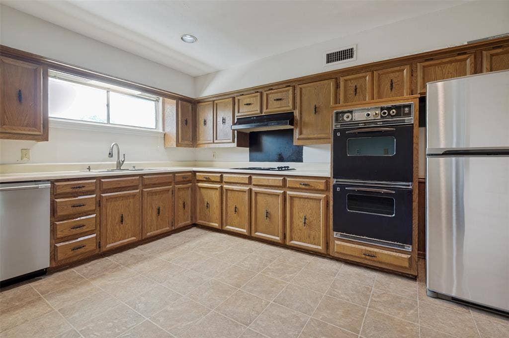 6211 Bandera Avenue, #D, Dallas, TX 75225