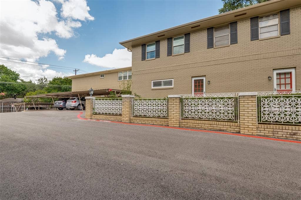 6211 Bandera Avenue, #D, Dallas, TX 75225