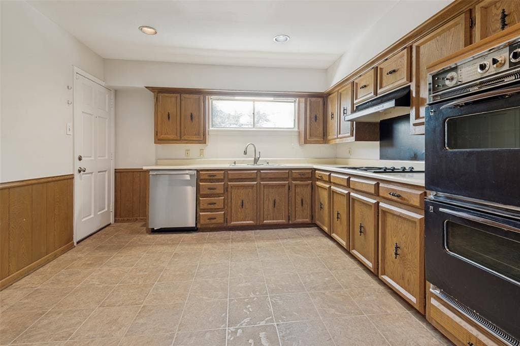 6211 Bandera Avenue, #D, Dallas, TX 75225