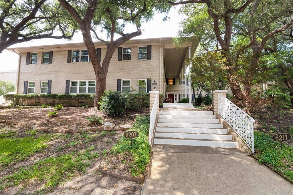 6211 Bandera Avenue, #D, Dallas, TX 75225
