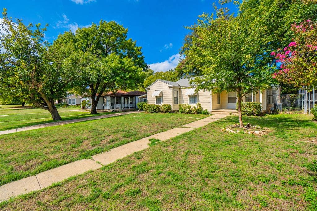6454 Greenway Road, Fort Worth, TX 76116