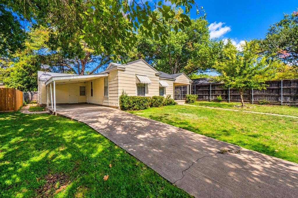 6454 Greenway Road, Fort Worth, TX 76116
