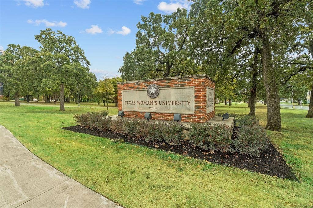 7437 Spicebush Drive, Denton, TX 76259