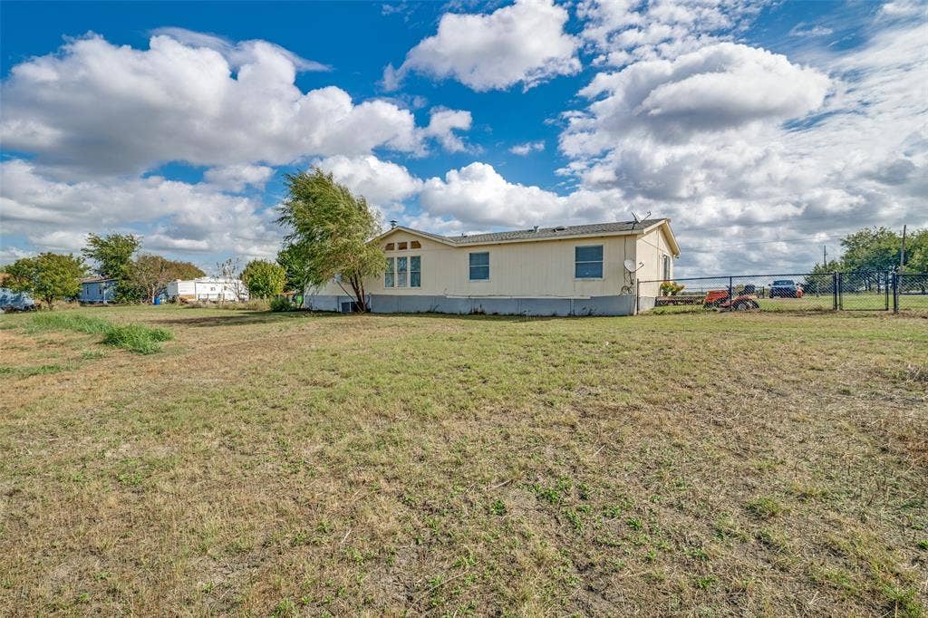 5986 County Road 593, Nevada, TX 75173