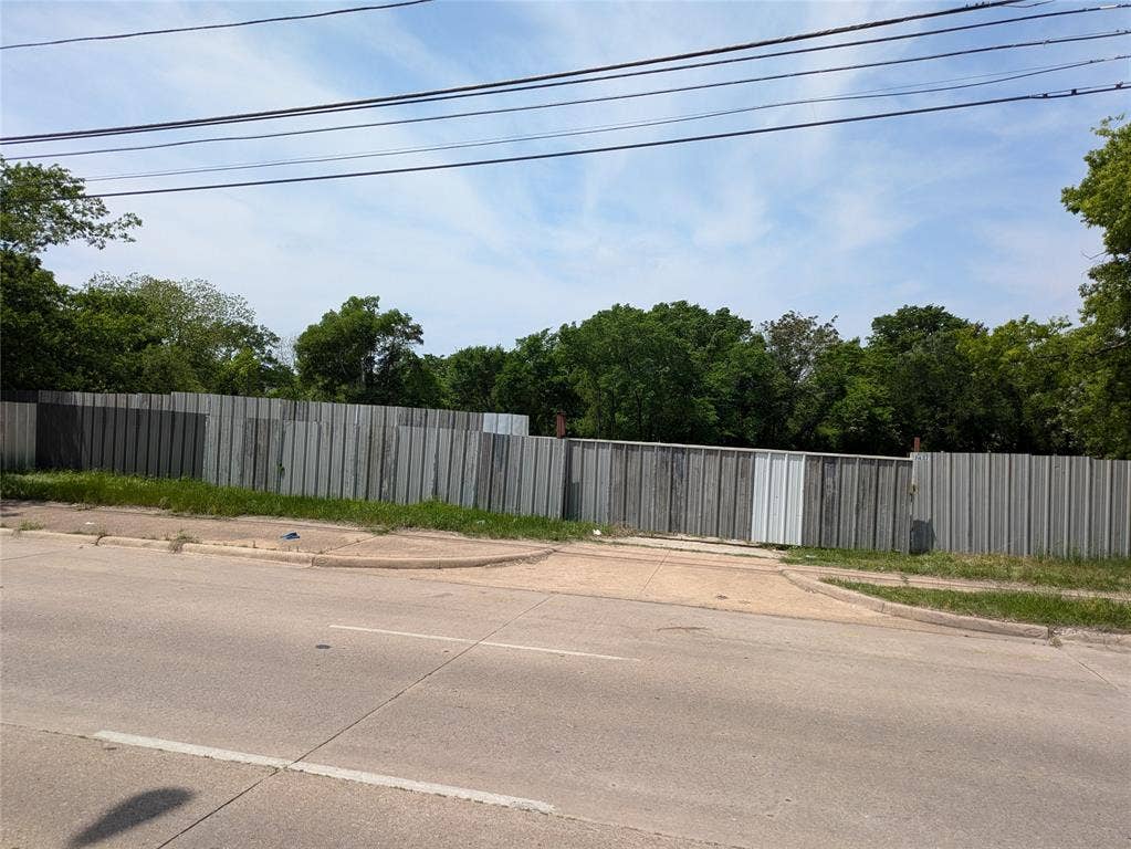 2437 Cedar Crest Boulevard, Dallas, TX 75203 2437 Cedar Crest Boulevard, Dallas, TX 75203
