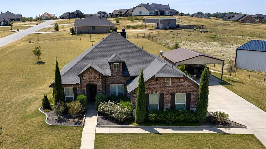 Property photo for 1021 Flagstone Drive, Weatherford, TX