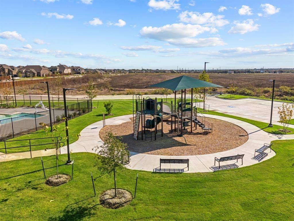 607 Tracy Court, Justin, TX 76247