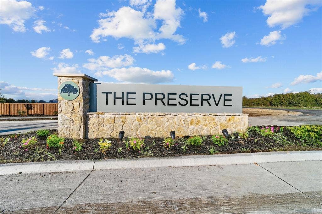 607 Tracy Court, Justin, TX 76247
