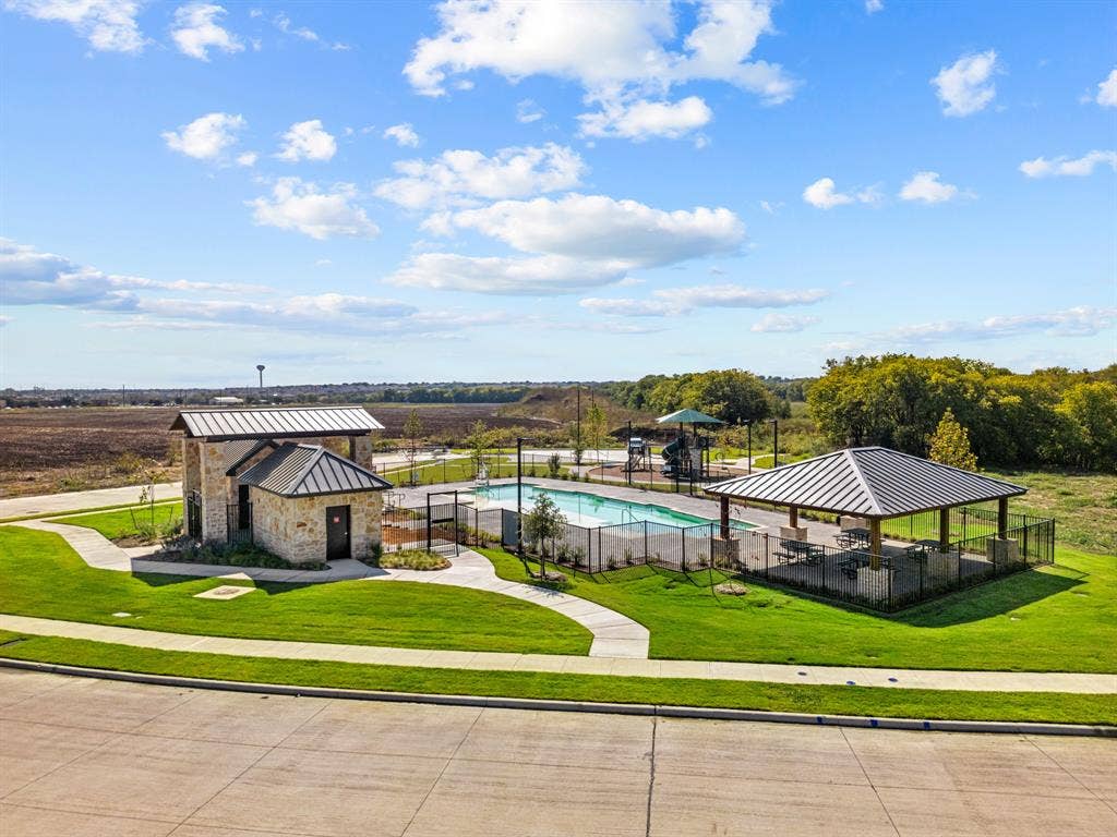 607 Tracy Court, Justin, TX 76247