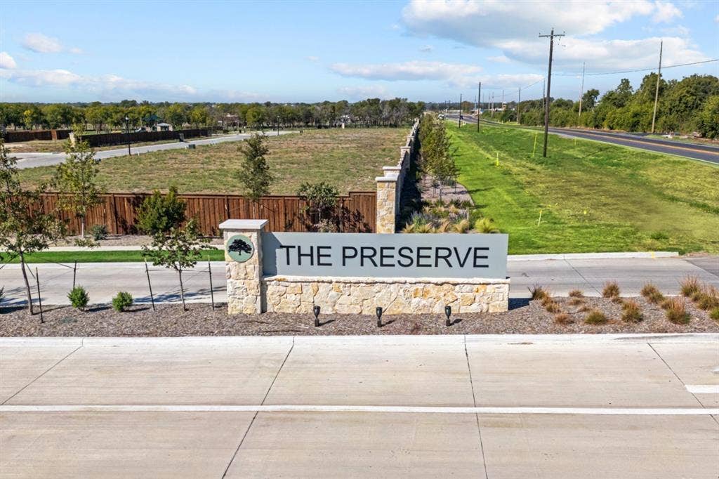 607 Tracy Court, Justin, TX 76247