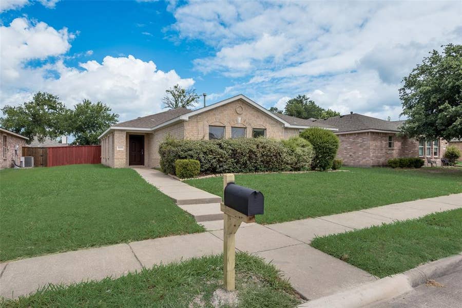 Property photo for 2133 Lone Pecan Drive, Mesquite, TX
